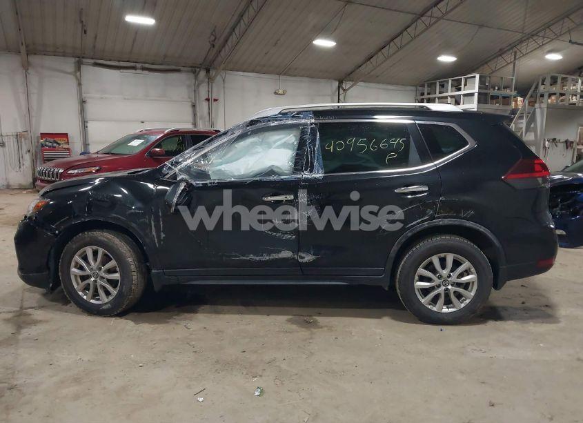 Photo 13 of 2018 Nissan Rogue SV (VIN JN8AT2MV0JW331029)