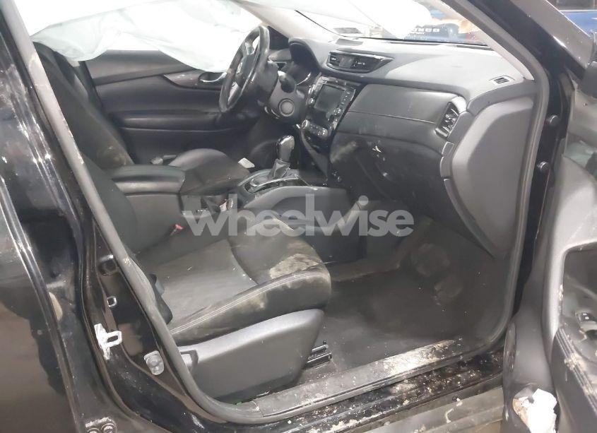 Photo 5 of 2018 Nissan Rogue SV (VIN JN8AT2MV0JW331029)