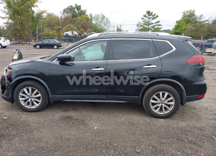 Photo 13 of 2018 Nissan Rogue SV (VIN JN8AT2MV0JW350387)