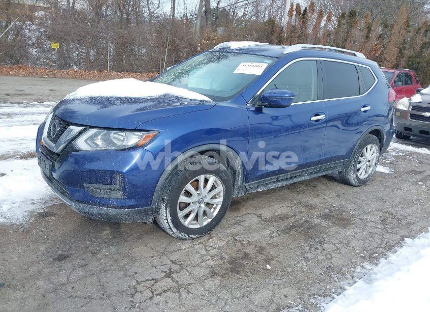 Photo 2 of 2019 Nissan Rogue SV (VIN JN8AT2MV0KW370897)