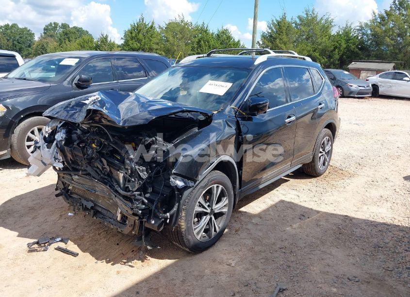 Photo 2 of 2019 Nissan Rogue SV (VIN JN8AT2MV0KW383164)