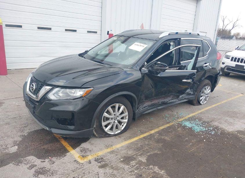 Photo 2 of 2017 Nissan Rogue SV (VIN JN8AT2MV1HW267657)