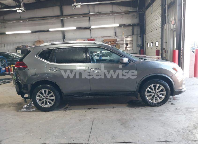 Photo 14 of 2018 Nissan Rogue SV (VIN JN8AT2MV1JW300503)