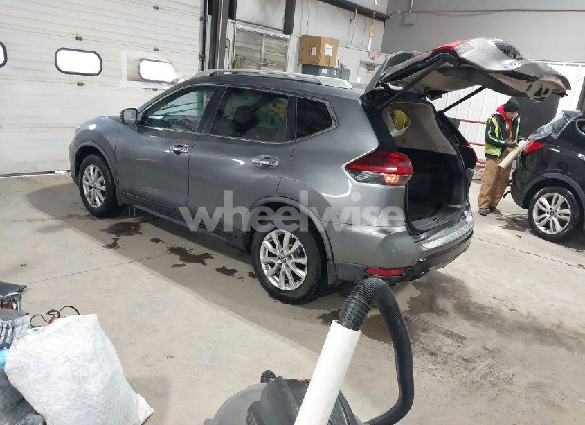 Photo 3 of 2018 Nissan Rogue SV (VIN JN8AT2MV1JW300503)