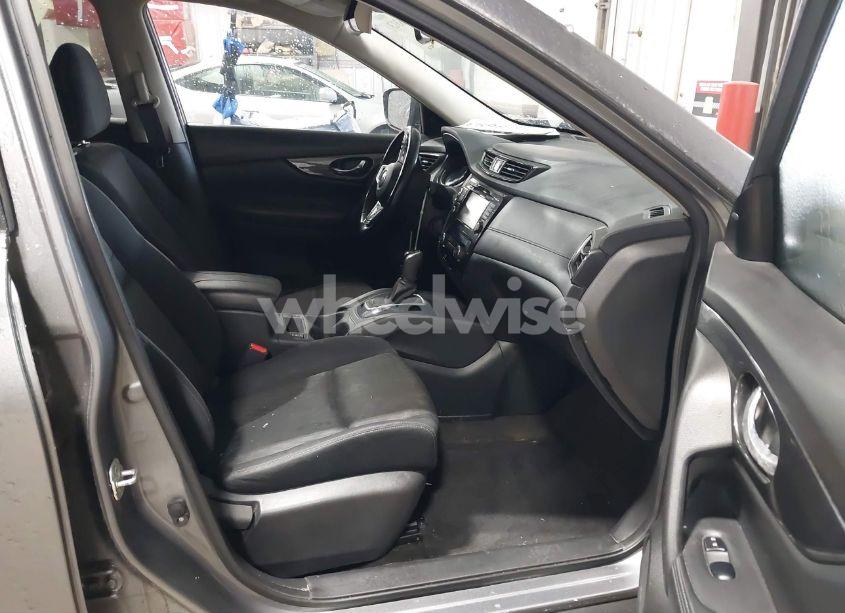 Photo 5 of 2018 Nissan Rogue SV (VIN JN8AT2MV1JW300503)