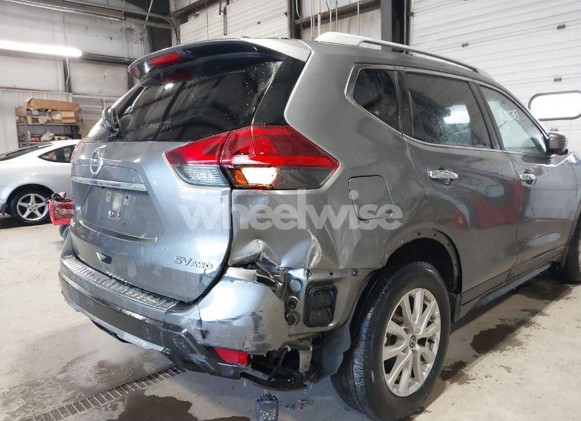 Photo 6 of 2018 Nissan Rogue SV (VIN JN8AT2MV1JW300503)