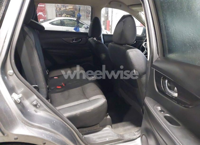 Photo 8 of 2018 Nissan Rogue SV (VIN JN8AT2MV1JW300503)