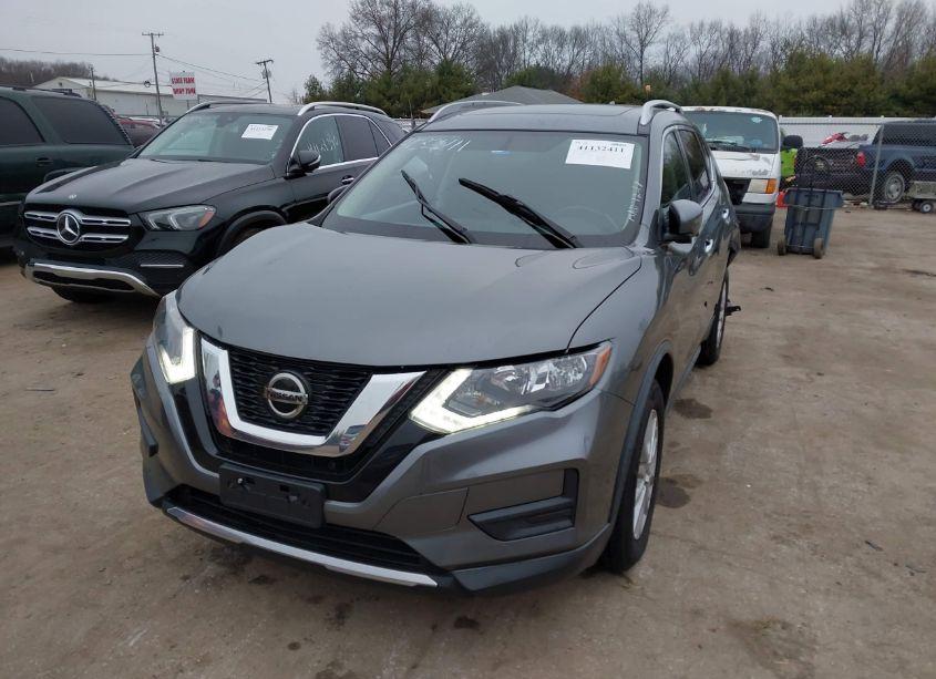 Photo 2 of 2018 Nissan Rogue SV (VIN JN8AT2MV1JW304261)