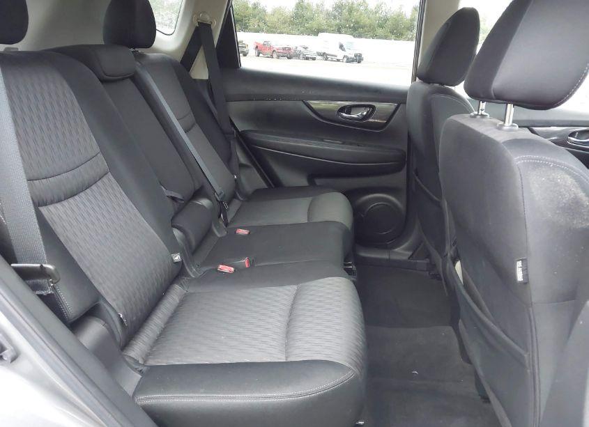 Photo 8 of 2018 Nissan Rogue SV (VIN JN8AT2MV1JW304261)