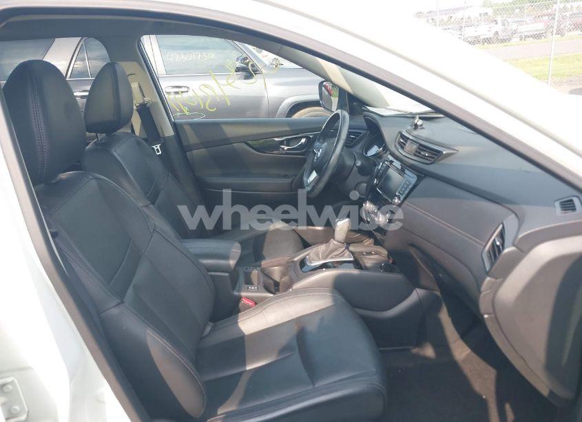 Photo 5 of 2018 Nissan Rogue SL (VIN JN8AT2MV1JW310447)