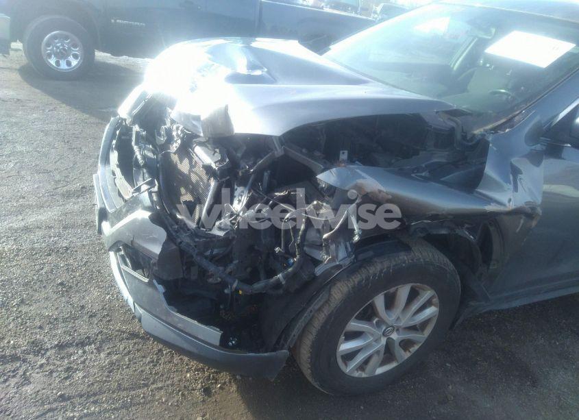 Photo 6 of 2018 Nissan Rogue SV (VIN JN8AT2MV1JW314594)