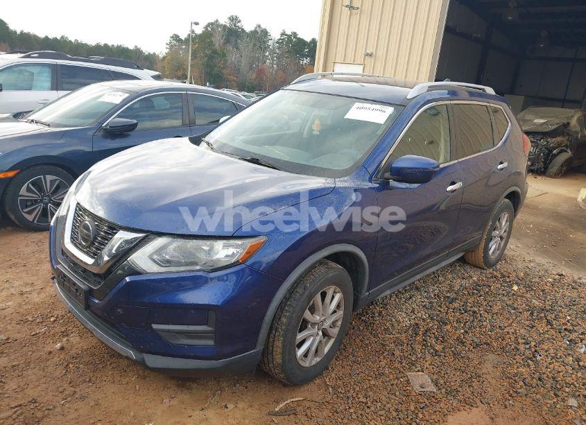 Photo 2 of 2018 Nissan Rogue SV (VIN JN8AT2MV1JW325496)