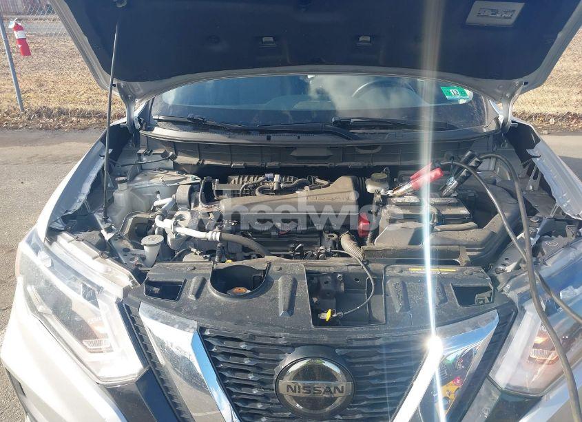 Photo 10 of 2018 Nissan Rogue SV (VIN JN8AT2MV1JW350365)
