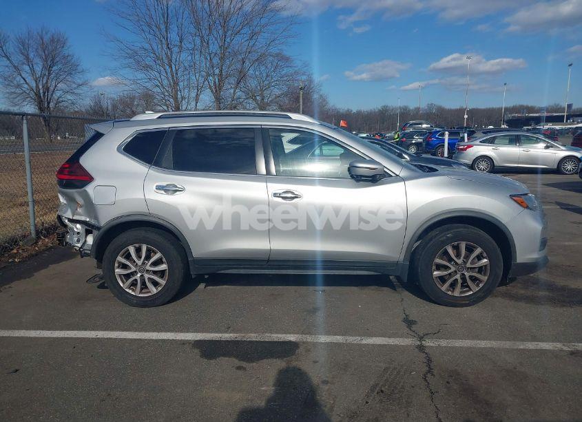 Photo 13 of 2018 Nissan Rogue SV (VIN JN8AT2MV1JW350365)