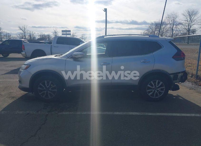 Photo 14 of 2018 Nissan Rogue SV (VIN JN8AT2MV1JW350365)