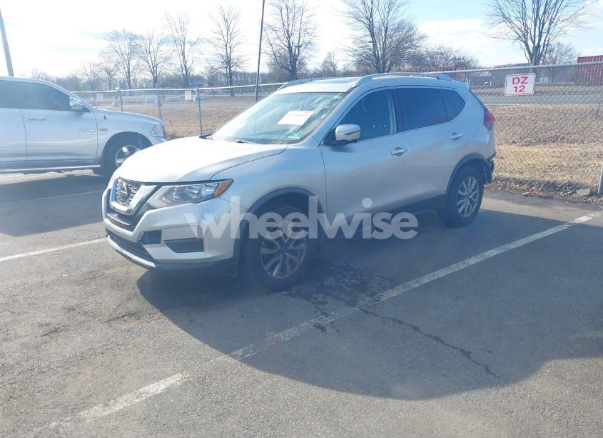 Photo 2 of 2018 Nissan Rogue SV (VIN JN8AT2MV1JW350365)