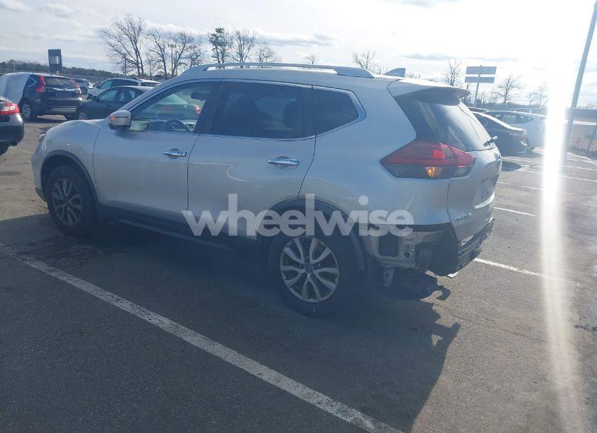 Photo 3 of 2018 Nissan Rogue SV (VIN JN8AT2MV1JW350365)