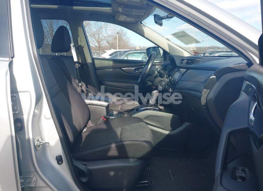 Photo 5 of 2018 Nissan Rogue SV (VIN JN8AT2MV1JW350365)