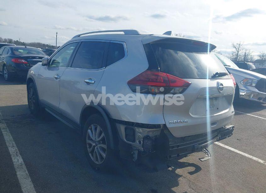 Photo 6 of 2018 Nissan Rogue SV (VIN JN8AT2MV1JW350365)