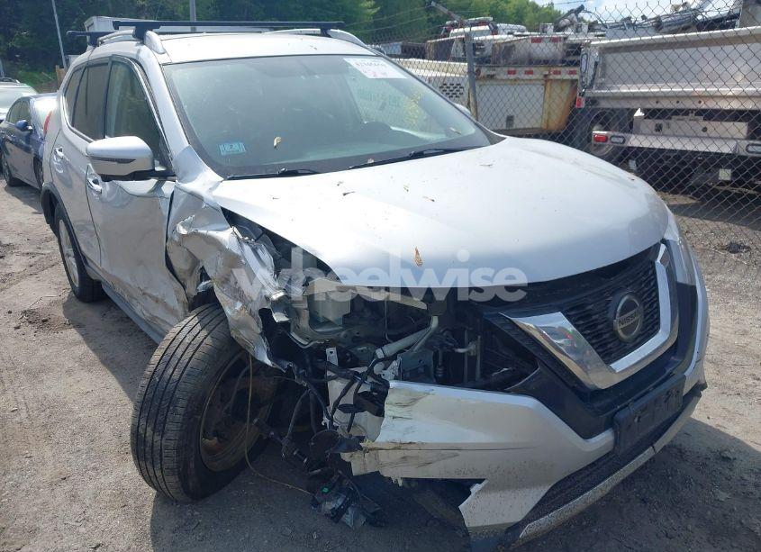 2018 Nissan Rogue SV (VIN JN8AT2MV1JW352732) main photo