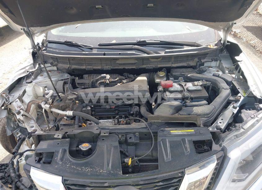 Photo 10 of 2018 Nissan Rogue SV (VIN JN8AT2MV1JW352732)