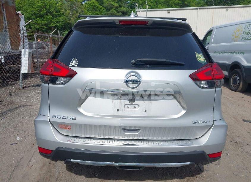 Photo 16 of 2018 Nissan Rogue SV (VIN JN8AT2MV1JW352732)
