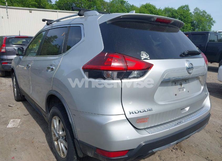 Photo 3 of 2018 Nissan Rogue SV (VIN JN8AT2MV1JW352732)