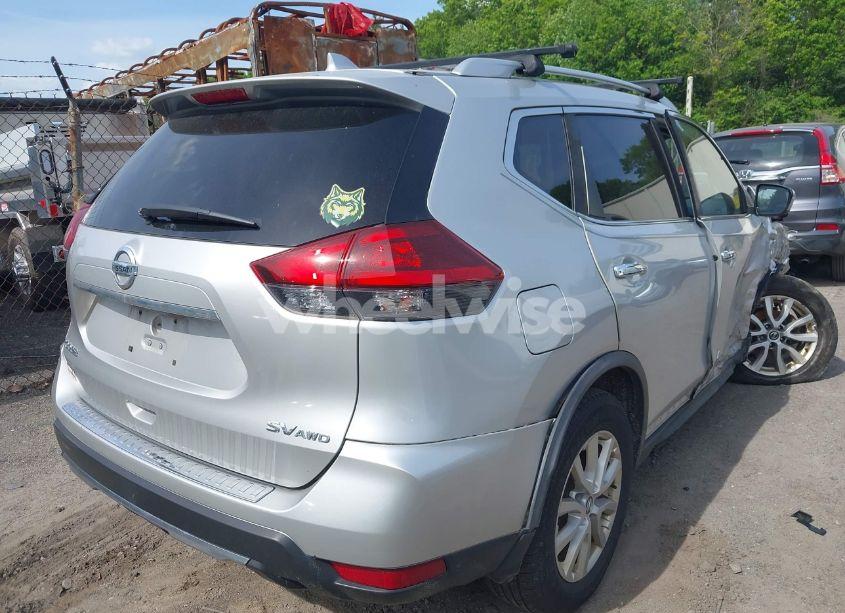 Photo 4 of 2018 Nissan Rogue SV (VIN JN8AT2MV1JW352732)