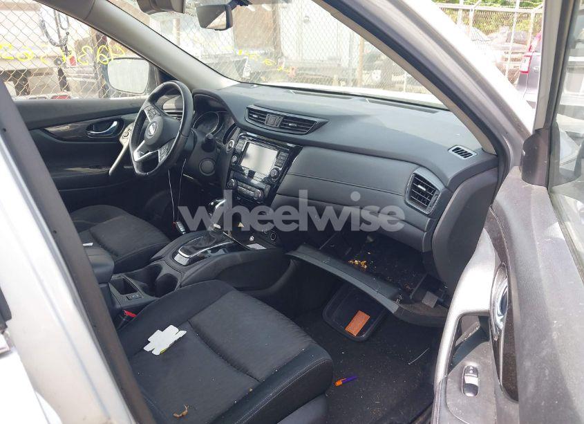 Photo 5 of 2018 Nissan Rogue SV (VIN JN8AT2MV1JW352732)