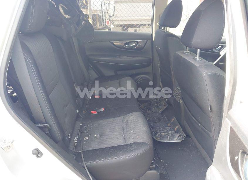 Photo 8 of 2018 Nissan Rogue SV (VIN JN8AT2MV1JW352732)