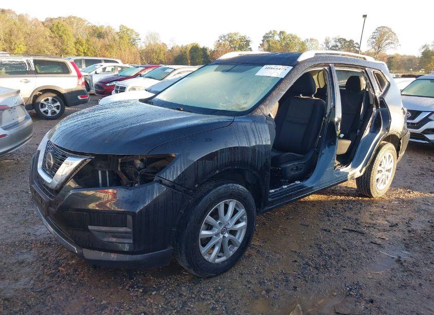 Photo 2 of 2018 Nissan Rogue SV (VIN JN8AT2MV1JW353184)