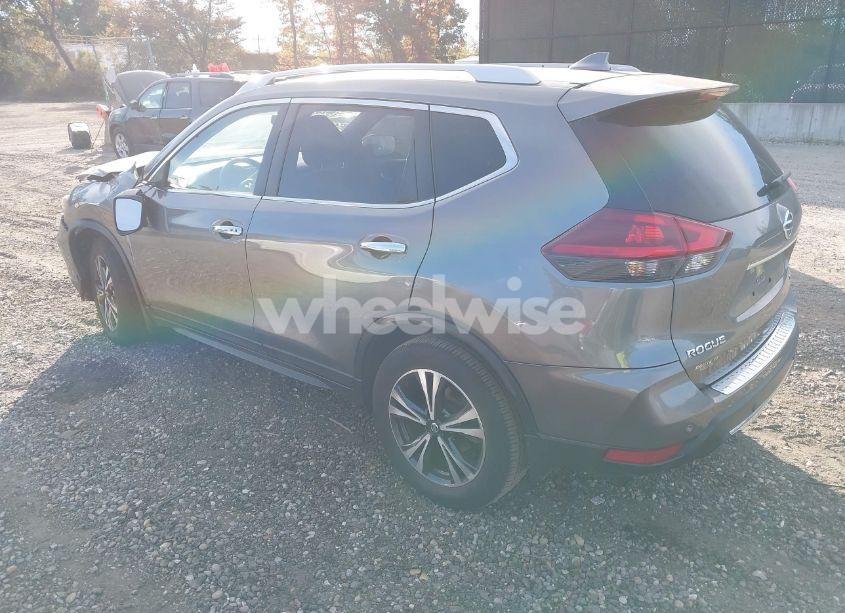 Photo 3 of 2019 Nissan Rogue SV (VIN JN8AT2MV1KW370116)