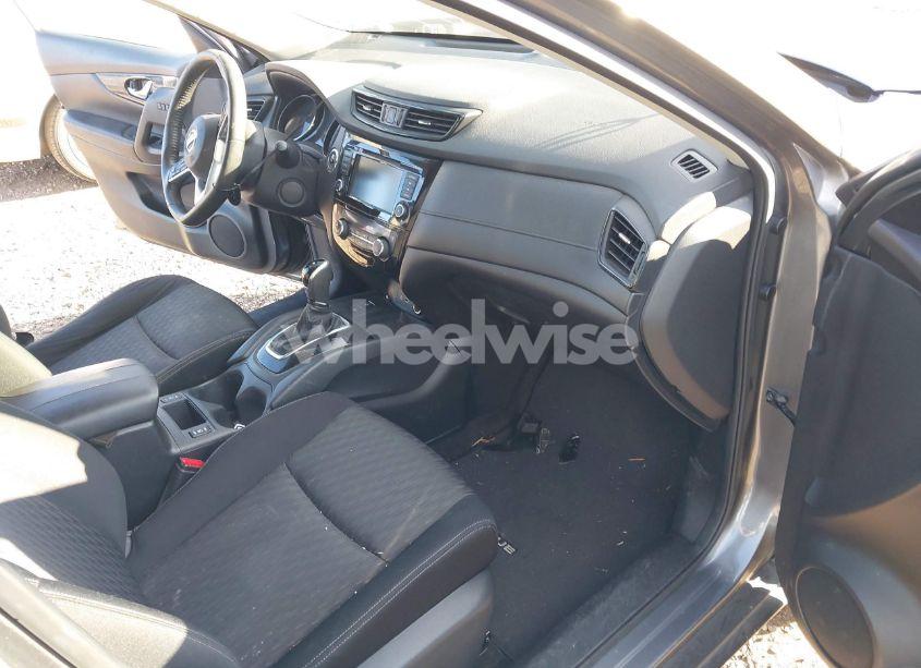 Photo 5 of 2019 Nissan Rogue SV (VIN JN8AT2MV1KW370116)