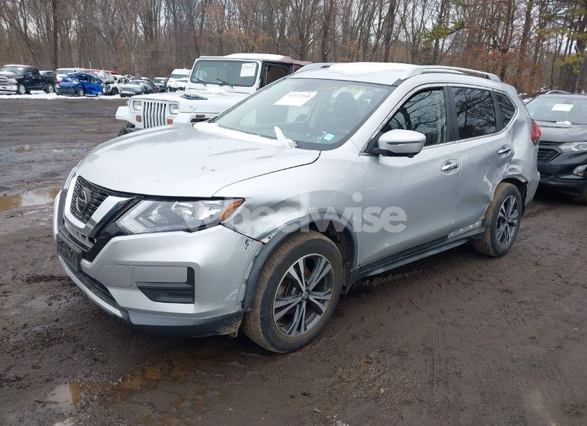 Photo 2 of 2019 Nissan Rogue SV (VIN JN8AT2MV1KW378300)