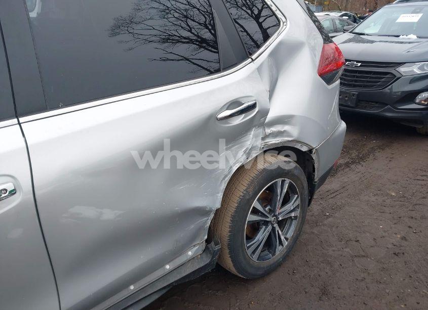 Photo 6 of 2019 Nissan Rogue SV (VIN JN8AT2MV1KW378300)