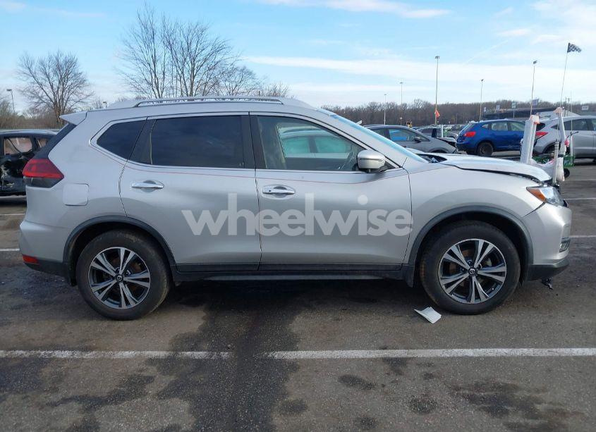 Photo 13 of 2019 Nissan Rogue SV (VIN JN8AT2MV1KW379852)