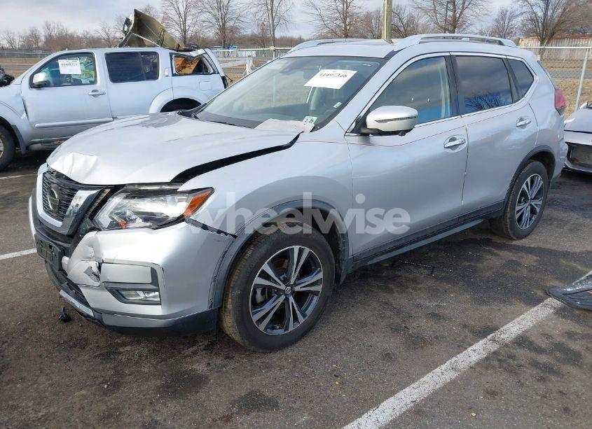Photo 2 of 2019 Nissan Rogue SV (VIN JN8AT2MV1KW379852)