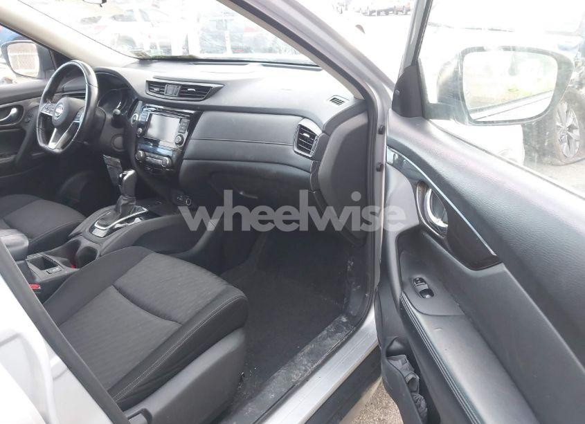 Photo 5 of 2019 Nissan Rogue SV (VIN JN8AT2MV1KW379852)