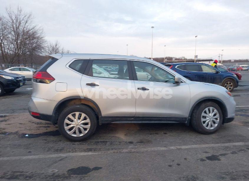 Photo 13 of 2019 Nissan Rogue S (VIN JN8AT2MV1KW387501)