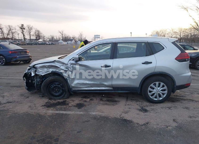 Photo 14 of 2019 Nissan Rogue S (VIN JN8AT2MV1KW387501)