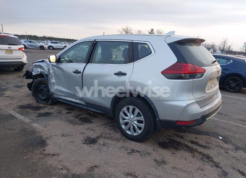 Photo 3 of 2019 Nissan Rogue S (VIN JN8AT2MV1KW387501)