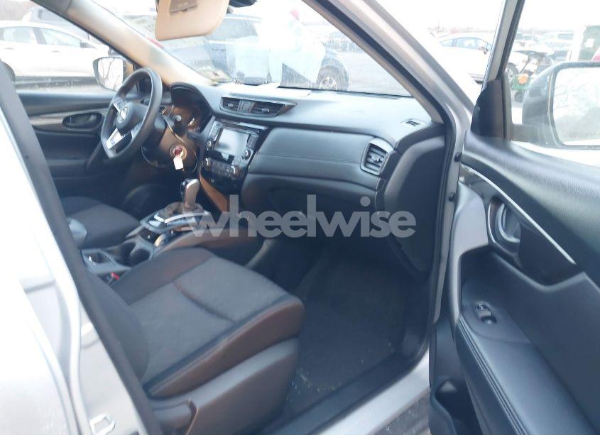 Photo 5 of 2019 Nissan Rogue S (VIN JN8AT2MV1KW387501)