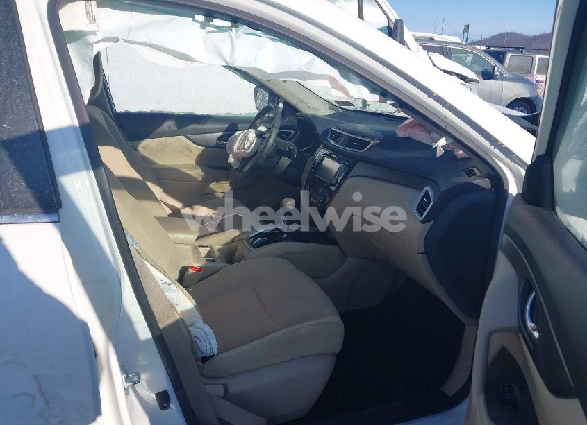 Photo 5 of 2016 Nissan Rogue SV (VIN JN8AT2MV2GW140625)