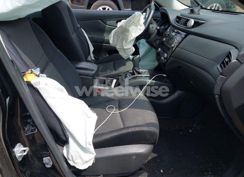 Photo 5 of 2017 Nissan Rogue SV (VIN JN8AT2MV2HW011530)