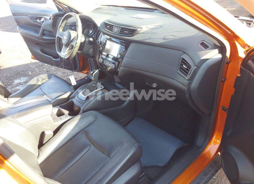 Photo 5 of 2017 Nissan Rogue SL (VIN JN8AT2MV2HW014699)