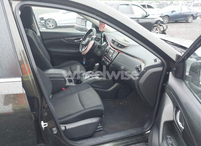 Photo 5 of 2017 Nissan Rogue SV (VIN JN8AT2MV2HW270440)