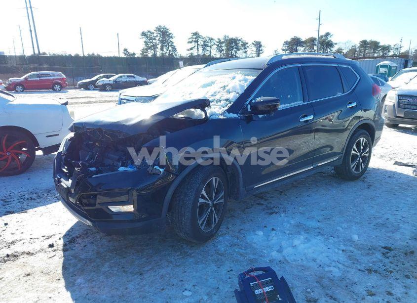 Photo 2 of 2018 Nissan Rogue SL (VIN JN8AT2MV2JW304530)