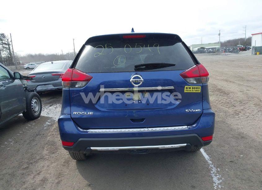 Photo 17 of 2018 Nissan Rogue SV (VIN JN8AT2MV2JW305810)