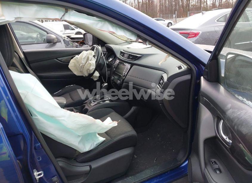 Photo 5 of 2018 Nissan Rogue SV (VIN JN8AT2MV2JW305810)