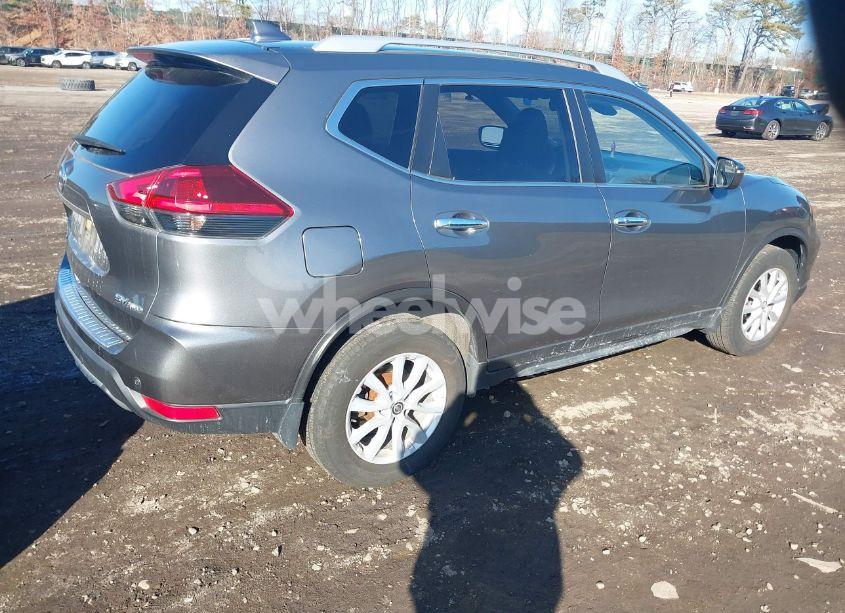 Photo 4 of 2019 Nissan Rogue SV (VIN JN8AT2MV2KW372859)